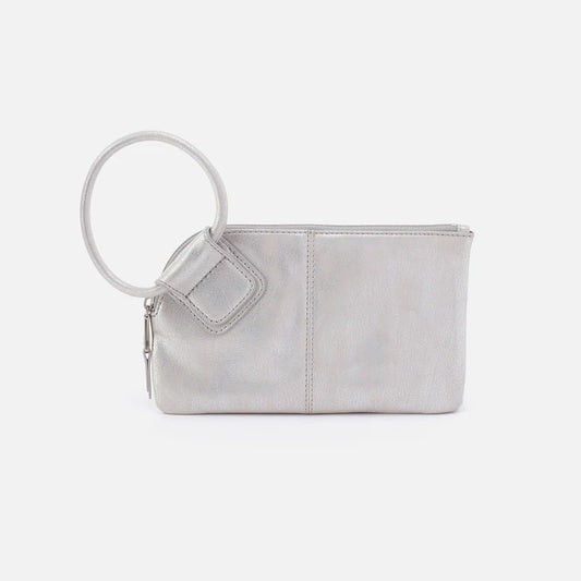 Sable Wristlet In Metallic Leather- Silver